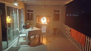 HIDDEN GEM A unique Golf Estate, Game Reserve north facing 6 sleeper 3 en suite bedrooms with 12m Solar Warmed Lap Pool