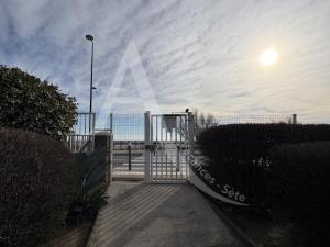 Studio cabine avec parking, face a la mer