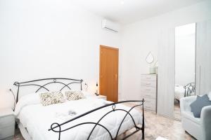 Minimal e funzionale soggiorno vicino al Vaticano