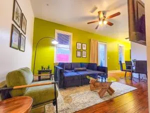 Modern King bed Haven Free parking, Pool, Balcony - Grosh