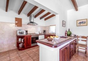 Beautiful villa in the countryside near Pollensa by Renthousing