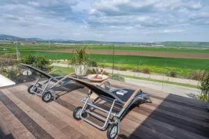 נעם בגלבוע -2 סוויטות מהממות בגלבוע עם ג'קוזי ונוף - Jalbūn