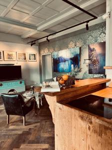 Art Residence, Beat Schild