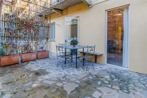 GuestHost - Romantic Getaway in Turin Cozy Apt with Terrace