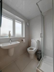 2 Bed Chippenham House with Parking