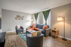 Towne Plaza Apartments #295 in the Galleria Area