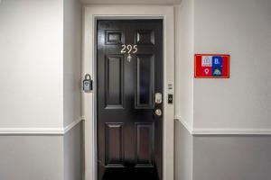 Towne Plaza Apartments #295 in the Galleria Area