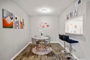 Towne Plaza Apartments #295 in the Galleria Area