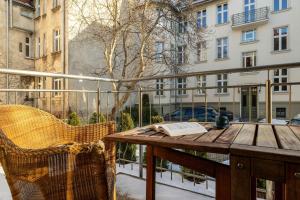 Family Apartment with Parking in the Centre by Noclegi Renters