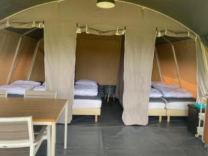 Lodge tent Eendje met privé sanitair
