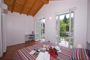 spiaggia uno pool side apartment