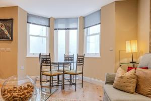 Stylish studio with patio in Clapham, 14 min tube