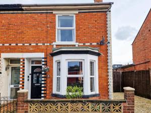 Tudor Delightful House Central Gloucester By STAE-Homes