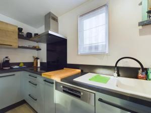 Chalets Joli chalet pour 6, piscine chauffee a l-annee : photos des chambres