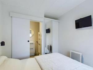 Chalets Joli chalet pour 6, piscine chauffee a l-annee : photos des chambres