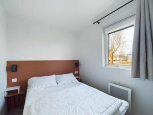 Chalets Joli chalet pour 6, piscine chauffee a l-annee : photos des chambres