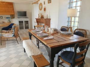 Maisons de vacances Jolie maison en pierre avec grand jardin pour 6 : photos des chambres