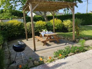 Maisons de vacances Jolie maison en pierre avec grand jardin pour 6 : photos des chambres