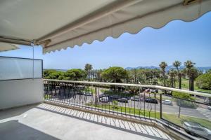 REF 2012 - Cannes Croisette - Apartment to rent sea view