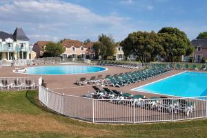 Maisons de vacances Beautiful house with pool in Talmont-Saint-Hilaire : photos des chambres
