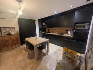 Maisons de vacances Maison A proximite d-Avignon et site touristique : Maison 1 Chambre