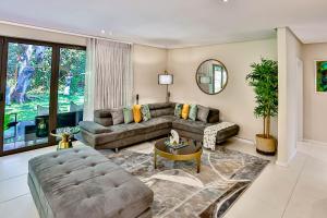 CasaDulce Zimbali- Exquisite 4 bedroom home with expansive yard and pool