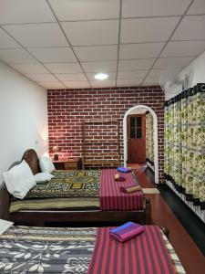 Rich Secret Rooms Ella