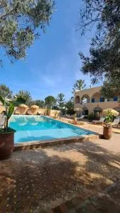 Villa 15 personnes avec piscine - Iskoua