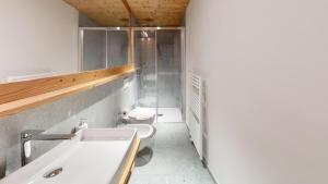 Apartment Skyline 406