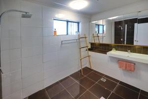 5mins Walk to Central Station - 2 Bedroom 2 Level