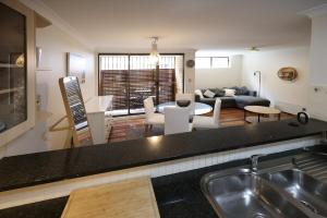 5mins Walk to Central Station - 2 Bedroom 2 Level