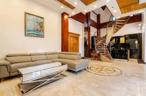 4BR Pool Villa Nai Harn