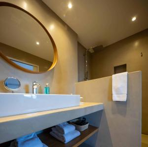 Hotels Hotel de la Plage - Saint Jean de Luz : photos des chambres