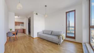 Sea Towers, Sun & Snow