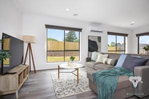 KozyGuru Pakenham Comfortable 4-Bedroom House