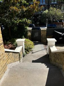 Beautiful 2 Bed in Queens Park, London