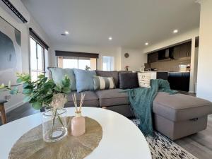 KozyGuru Pakenham Comfortable 4-Bedroom House