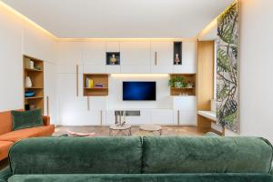 Moon River Luxury Apartment