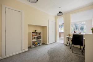 Lovely spacious house, 300m from beach, with parking