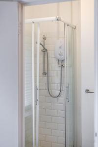 Lovely spacious house, 300m from beach, with parking