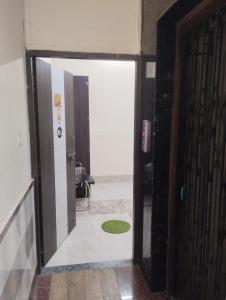 Family Flat 2BHK Near Kashi Vishwanath Mandir