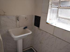 Casa no Centro de Tinguá - Sem Roupas de Cama e Toalhas