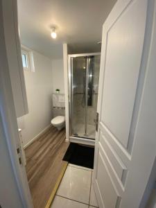 B&B / Chambres d'hotes Studio meuble CIRCUIT 24h : photos des chambres