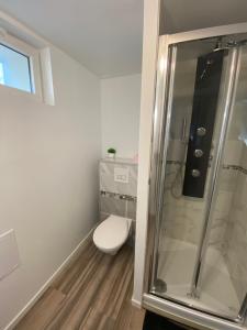 B&B / Chambres d'hotes Studio meuble CIRCUIT 24h : photos des chambres