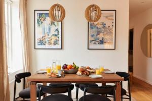 Stunning 2 BR Home on Nyhavn with Private Balcony