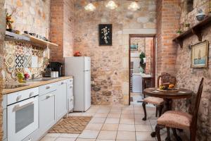 Artemis Traditional Studio