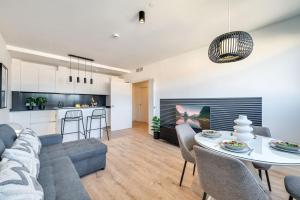 XPCE URBAN 14 MALAGA SKYLINE - Parking Free