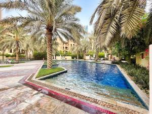 Stylish 2-Bedroom in the Heart of OldTown Dubai