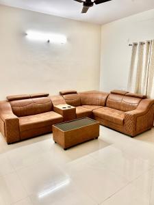 Fully Furnished Mee Homes 2BHK Family Stay with Kitchen & Balcony