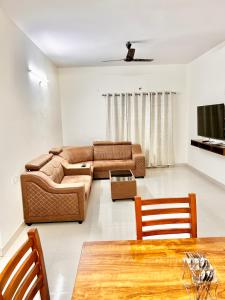 Fully Furnished Mee Homes 2BHK Family Stay with Kitchen & Balcony